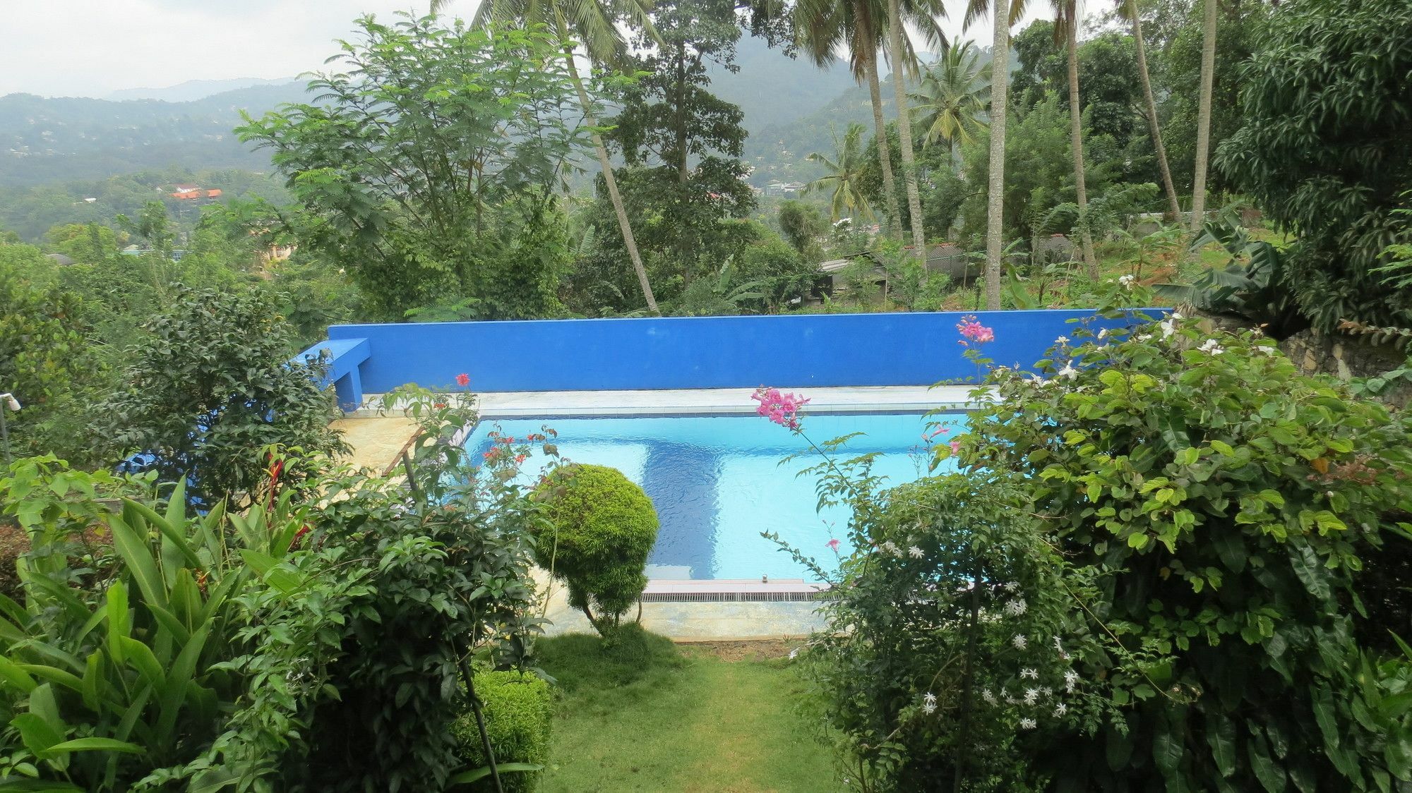 The Change Hotel Kandy Exterior photo